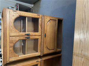 •	3x Bottom cupboard with top Display For Sale.  In Good Condition.