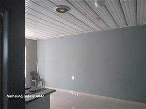 BACHELOR ROOM AVAILABLE IN MAPLETON EXT 12 AFTER LEONDALE OPPOSITE VOSLOORUS 