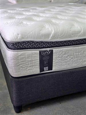 New queen size pillow top bed