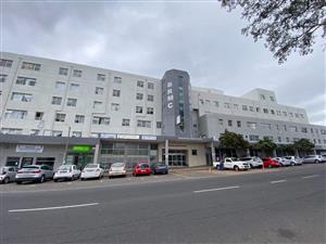 Apartment For Sale in Wynberg