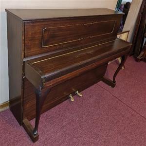 Fritz Kuhla piano in excellent condition delivery and tuning included 