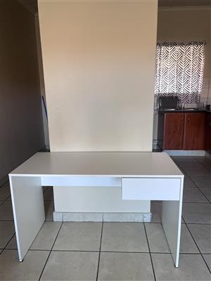 White study desk in great condition, perfect for home office or student use.