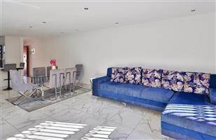 Townhouse For Sale in Ridgeway