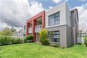 Stunning 3 bedroom 2 bathroom apartment