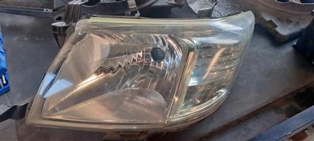 Toyota hilux 2014 left headlight