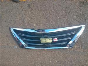 Nissan Almera grill