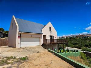 House For Sale in Still Bay West