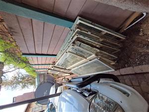 Secondhand bubbel doorframes with glassth glass and window frames with glass 