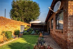 Townhouse Rental Monthly in Raceview