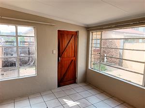 Bachelor Garden Cottage to Rent – Hurst Hill, Johannesburg