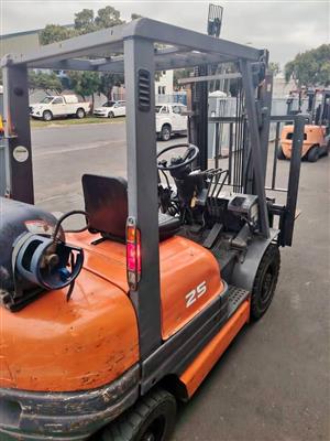 Forklift Toyota 2.5 gas For Sale