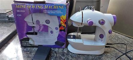 Mini sewing machine for children
