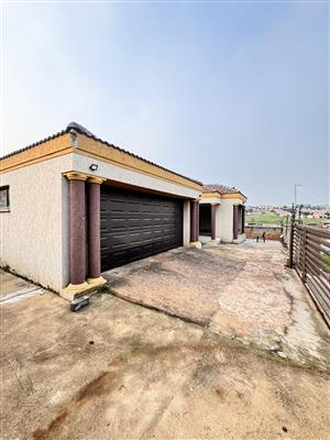 Modern Three Bedroom Family Home in a Peaceful Neighborhood
