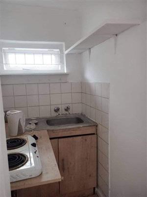 Spacious bachelor to let in pandora road Kensington 