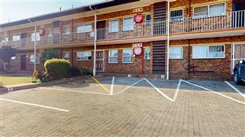 3 bedroom, 2 bathroom, 2 garages in secure  compl - Albemarle