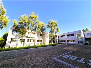 Office space to let in a Standalone building in Country Club Estate