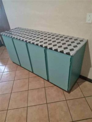 2 teir 4 door kitchen cupboard in good condition