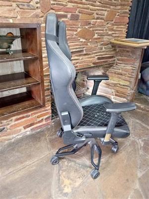 Cougar Armor Titan Pro Royal Gaming Chair – Black/Gold
