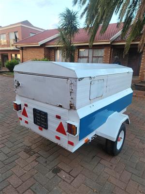 Box luggage trailer. 350gram slightly used. Perfact condition.