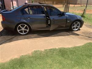BMW 320i E90 N46 Stripping for parts