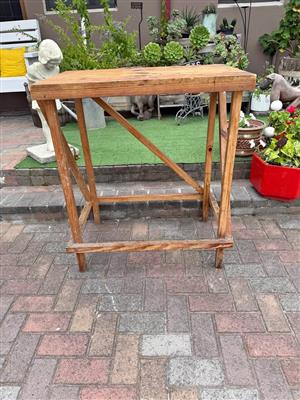Solid and sturdy working table