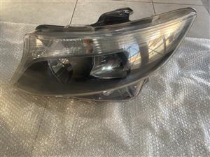 2017 MERCEDES BENZ V-CLASS W447 HALOGEN HEADLIGHT LEFT SIDE FOR SALE.