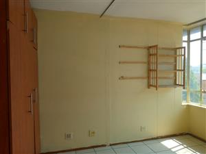 SHARED FLAT LARGE ROOM AVAILABLE TO LET