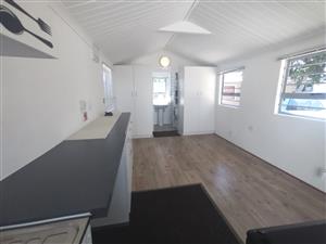 Neat & Secure Bachelor Nutec Garden Cottage in Peerless Park East Kraaifontein