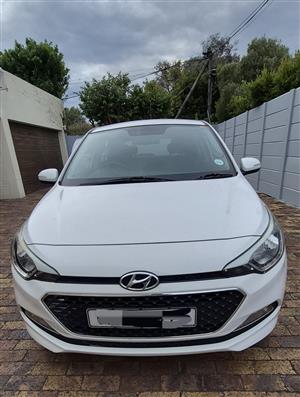 2017 White Hyundai i20 1.4i fluid automatic with full service history 1 owner 