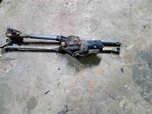 2015 Toyota hilux d4d 3.0 wiper motor for sale WhatsApp or cell