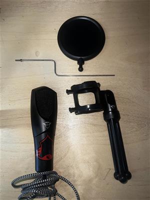 Microphone and pop Filter 