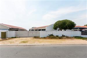 Embrace Tranquil Coastal Living in Port Owen!