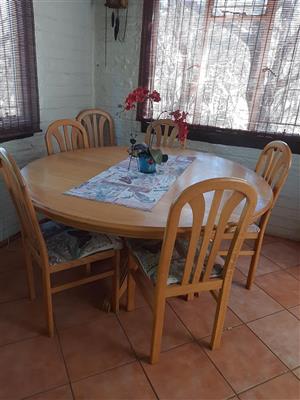 Dining table round + 8 matching chairs solid light oak. Good condition 