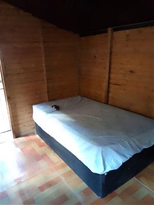 Outside Wendy to rent own bathroom available immediately 