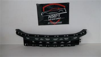 Mercedes (C117) grille