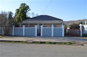 4-Bedroom Home with Flatlet for sale in Top town