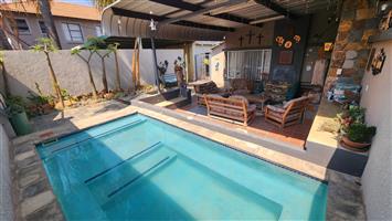 Spacious 4-Bedroom Home with Two Flatlets