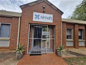 Beautiful big office space available to rent in die Hoewes