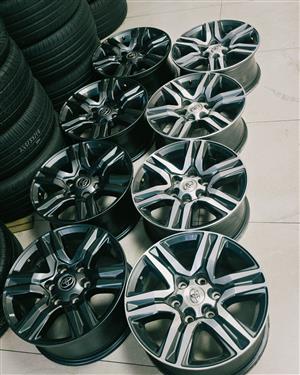 Toyota Hilux/Fortuner 17" original mags set(4) for 