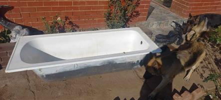 Cast iron bath. Nearest offer   Call or whatsapp Pretoria 
