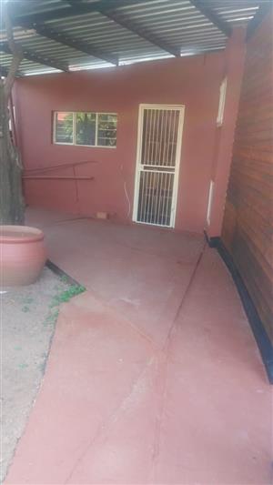 BARGAIN OF THE YEAR 2 BEDROOM WITH  2 BOTHS ROOMS FLAT FOR R4000 WATER LIGHTS INCLUDED