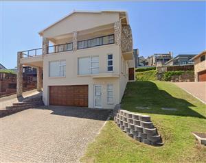 Spacious Six-Bedroom Coastal Home with Exceptional Ocean Views | Jongensfontein