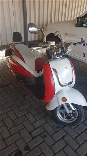 Gomoto 150 cc scooter