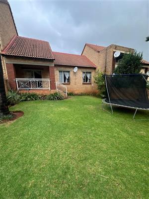 Lock-up and go GROUND FLOOR APARTMENT in Mooikloof Ridge 24 Hour Security Estate