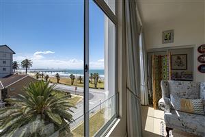 BEACHFRONT APARTMENT TO RENT WITH VIEWS FOR DAYS