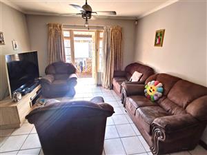 Elegant Simplicity in Prime Meerensee Location