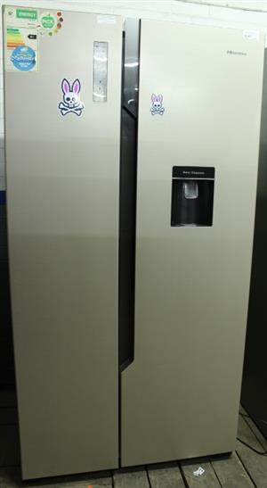 GREY HISENSE RC-67W54561 SIDE BY SIDE FRIDGE W/WITH WATER DISPENSER (S067515D)