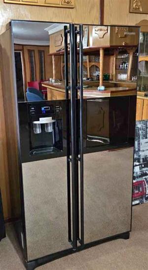 Samsung mirror-finish side-by-side fridge-freezer, with water and ice dispenser