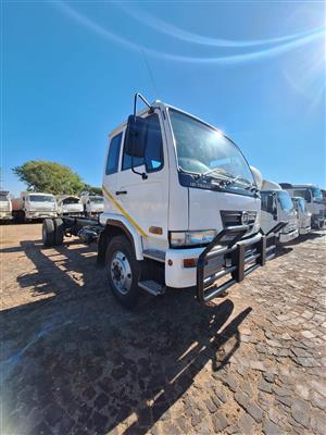 2013 Nissan UD 90 Chassis Cab truck 