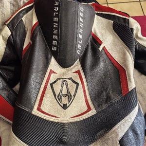 ArleNess bike suit